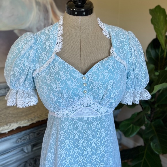 Vintage beautiful dress - Picture 3 of 12